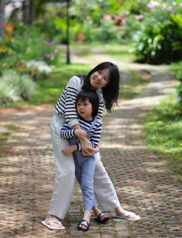 Ngô Quỳnh Anh (Mắt Ngọc) vẫn trẻ mãi không già, khoe ảnh hạnh phúc bên chồng giám đốc rạng rỡ-5