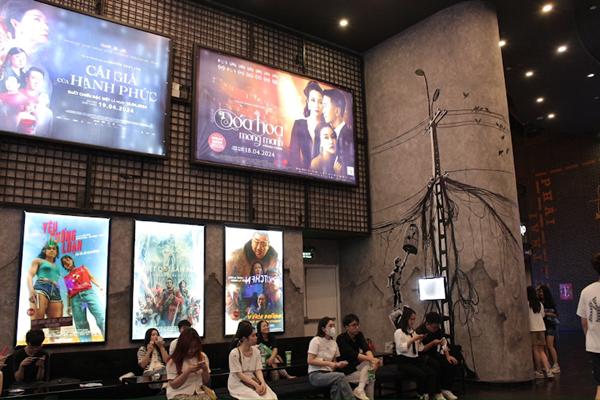 ‘Đóa Hoa Mong Manh’ chỉ còn 2-3 suất chiếu trong ngày: Cơ hội trụ rạp quá mong manh-1