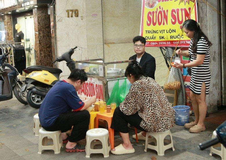 Nam sinh bán cháo sườn biết 3 ngôn ngữ, bắn tiếng Anh cực đã tai gây sốt mạng xã hội-3