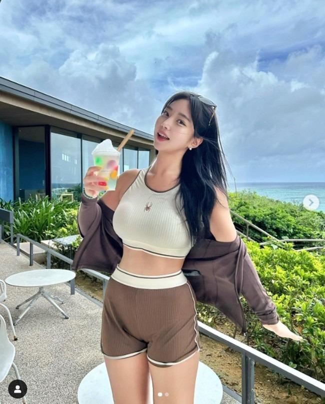 Cô giáo Pilates gây sốt nhờ vẻ đẹp đầy đặn, nở nang-2