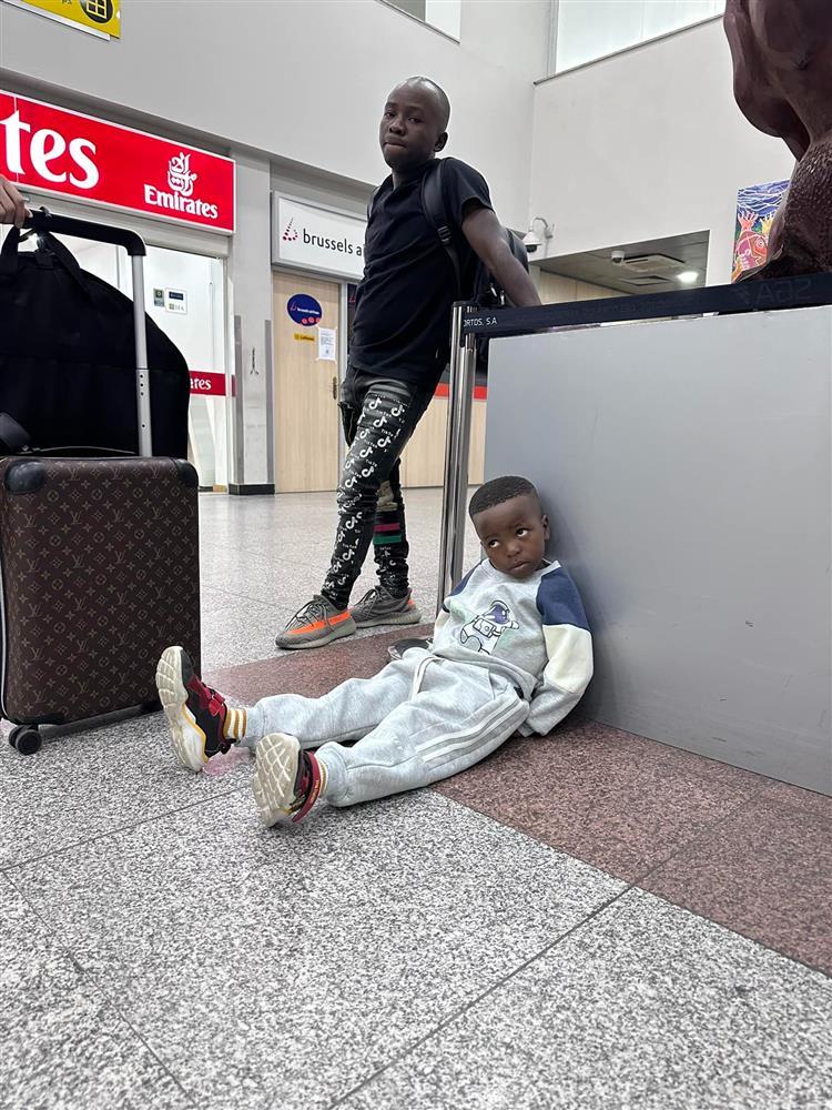 Quang Linh Vlogs háo hức đưa Lôi Con về Việt Nam, phút 89 gặp sự cố buộc phải hủy chuyến-2