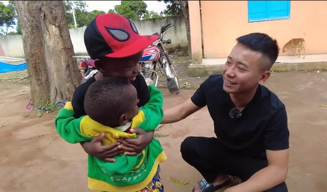 Quang Linh Vlogs háo hức đưa Lôi Con về Việt Nam, phút 89 gặp sự cố buộc phải hủy chuyến-3