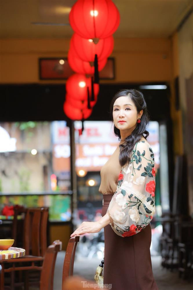Ảnh đời thường không chỉnh sửa của NSND Thu Hà ở tuổi 55-11
