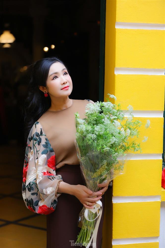 Ảnh đời thường không chỉnh sửa của NSND Thu Hà ở tuổi 55-3