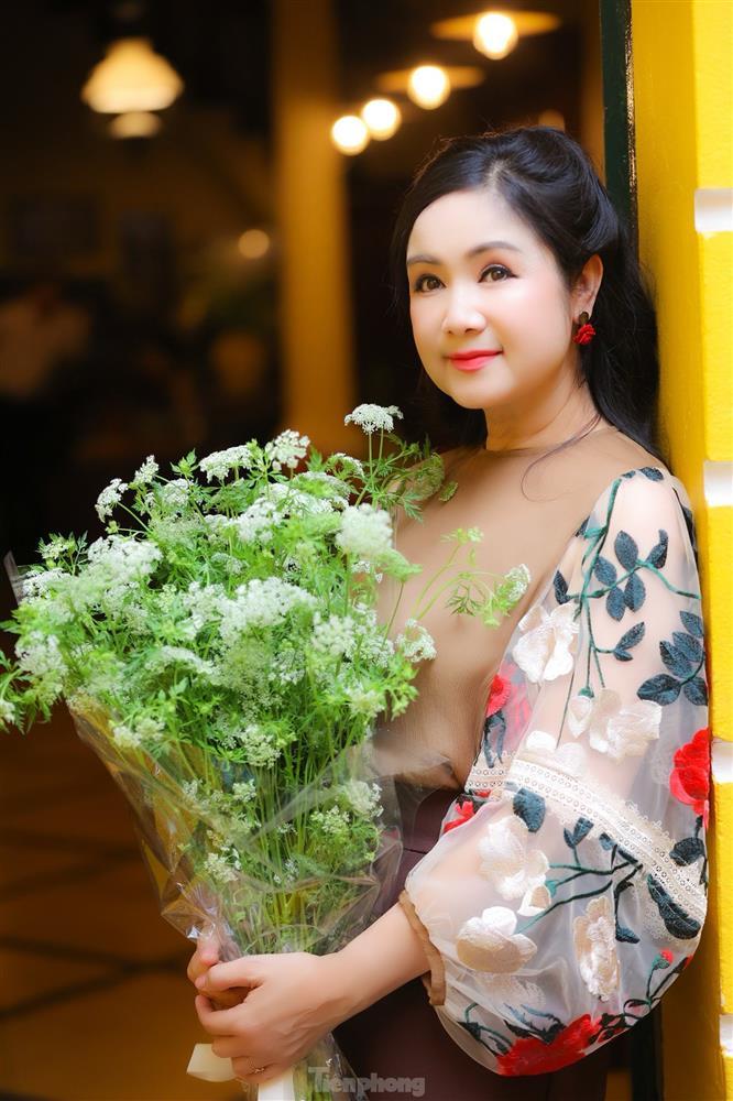 Ảnh đời thường không chỉnh sửa của NSND Thu Hà ở tuổi 55-4