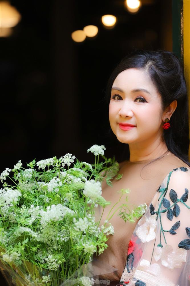 Ảnh đời thường không chỉnh sửa của NSND Thu Hà ở tuổi 55-8