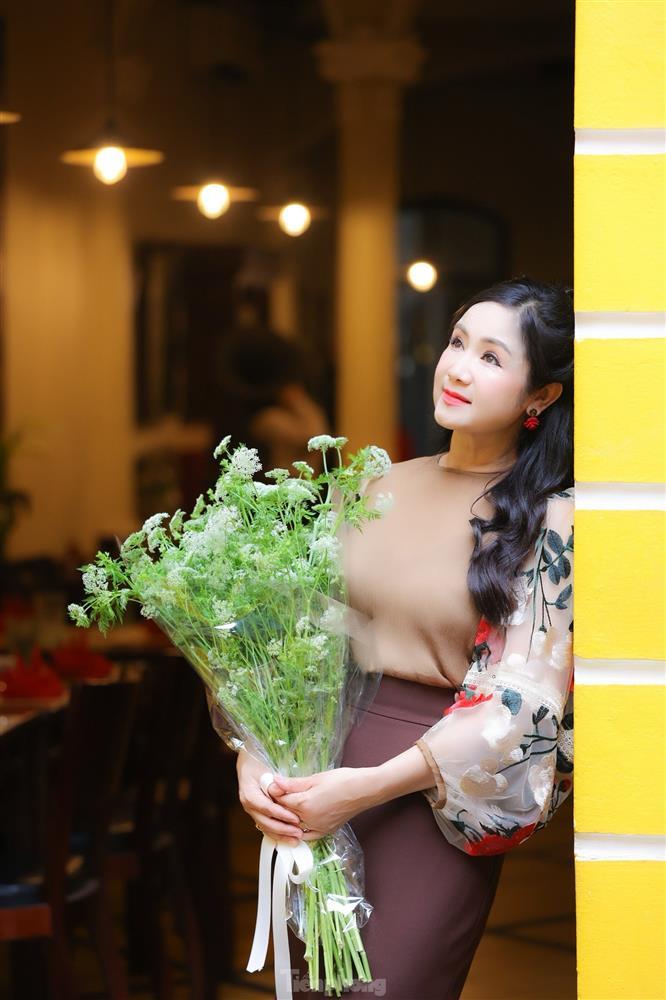 Ảnh đời thường không chỉnh sửa của NSND Thu Hà ở tuổi 55-9