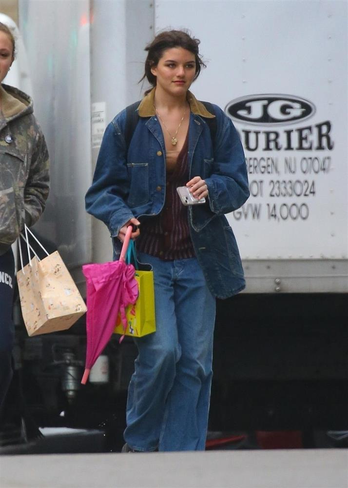 Tom Cruise làm lơ con gái bước sang tuổi 18-3