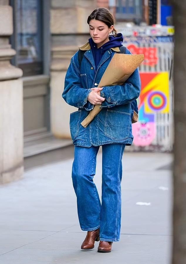 Tom Cruise làm lơ con gái bước sang tuổi 18-6