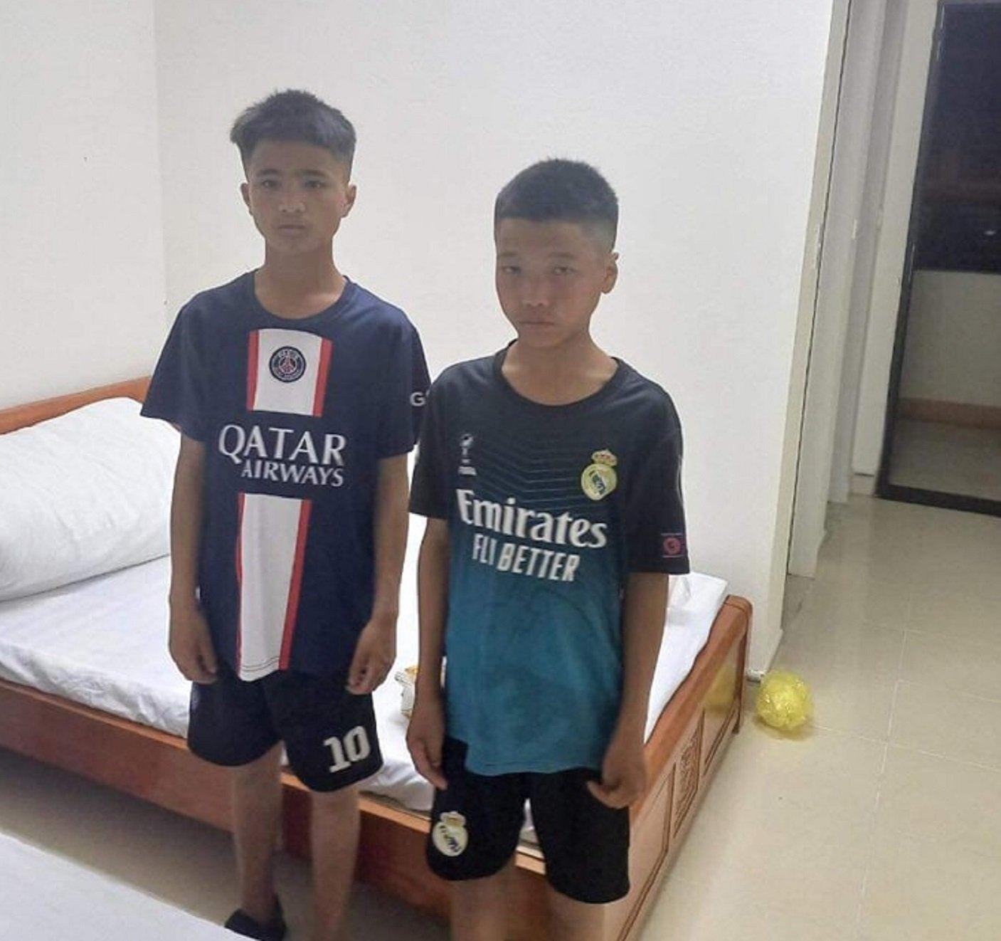 2 cháu bé người Mông đạp xe từ Điện Biên xuống Hà Nội tìm mẹ: Không nhớ tên tuổi, quê quán-1