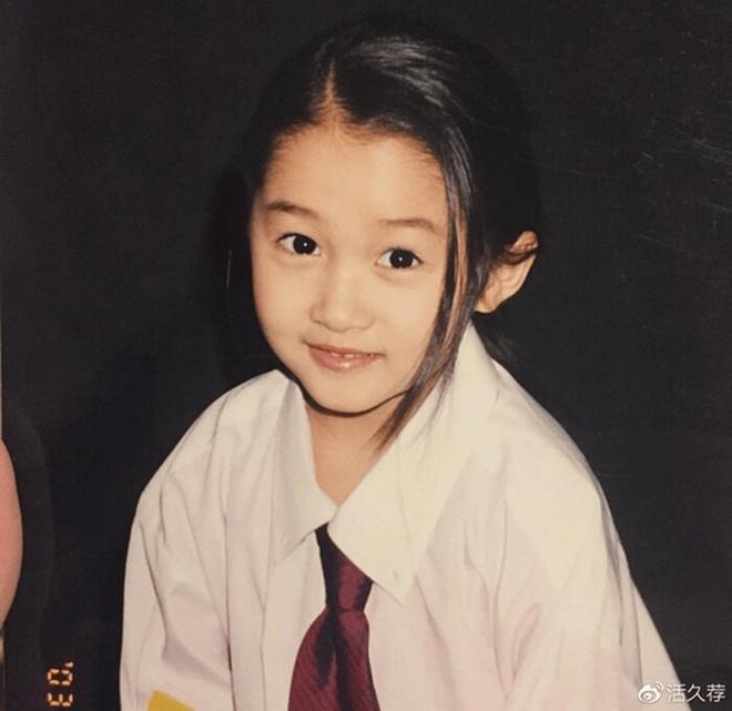 Sao nhí quốc dân dậy thì xuất sắc, khoe nhan sắc xinh đẹp cùng đôi chân cực phẩm, vạn người mê-1