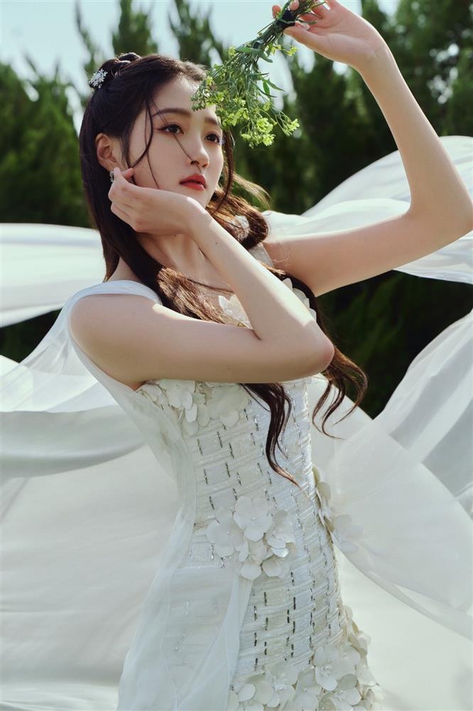 Sao nhí quốc dân dậy thì xuất sắc, khoe nhan sắc xinh đẹp cùng đôi chân cực phẩm, vạn người mê-4