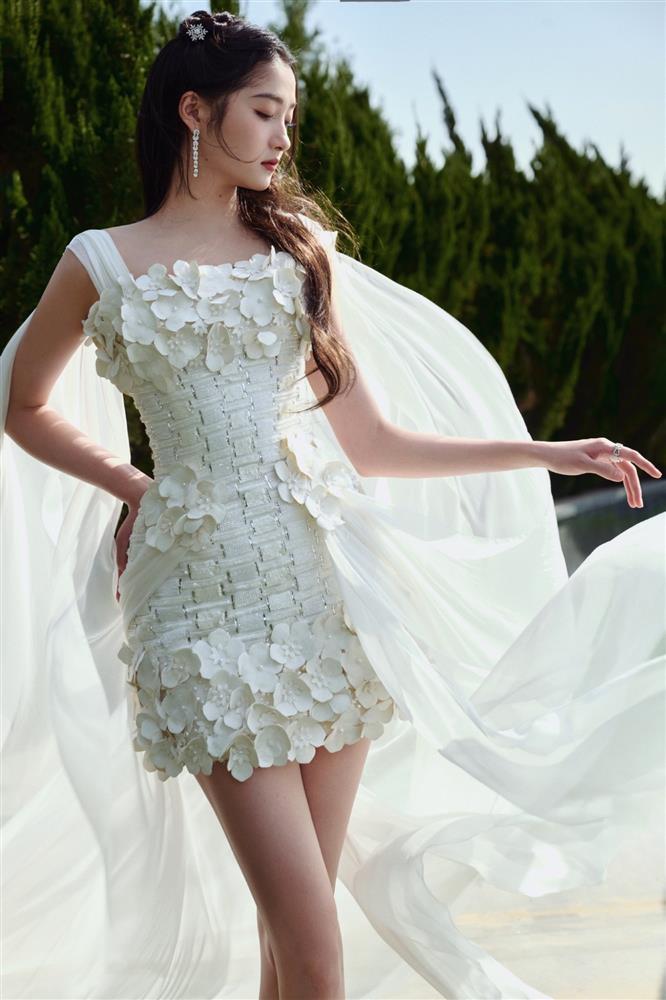 Sao nhí quốc dân dậy thì xuất sắc, khoe nhan sắc xinh đẹp cùng đôi chân cực phẩm, vạn người mê-5