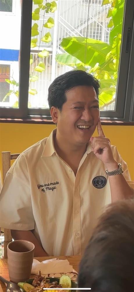 Cơn bão ồn ào tình cảm với Nam Em vừa tắt, Trường Giang bị bà xã tung bằng chứng thân mật với 1 nghệ sĩ khác-1