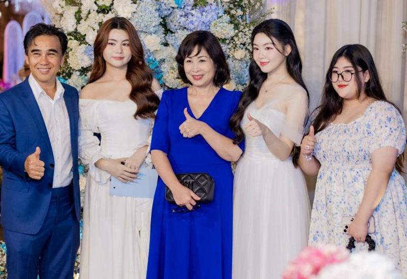 Tình bạn con sao: Ái nữ nhà Quyền Linh - Hồng Vân luôn bên nhau, con nhà Hồ Ngọc Hà - Đoan Trang chuẩn hội ‘Rich kid’-6