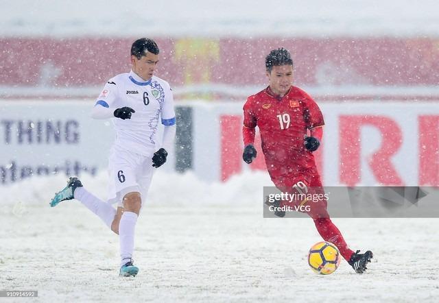 Báo Trung Quốc trầm trồ với Quang Hải: Cưới vợ xinh đẹp, mua xe sang, cuộc sống viên mãn-1