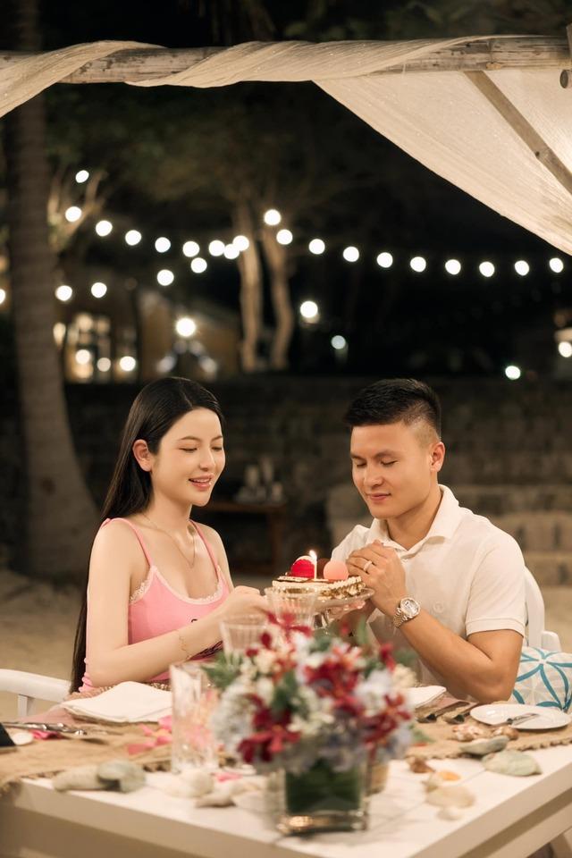 Báo Trung Quốc trầm trồ với Quang Hải: Cưới vợ xinh đẹp, mua xe sang, cuộc sống viên mãn-2