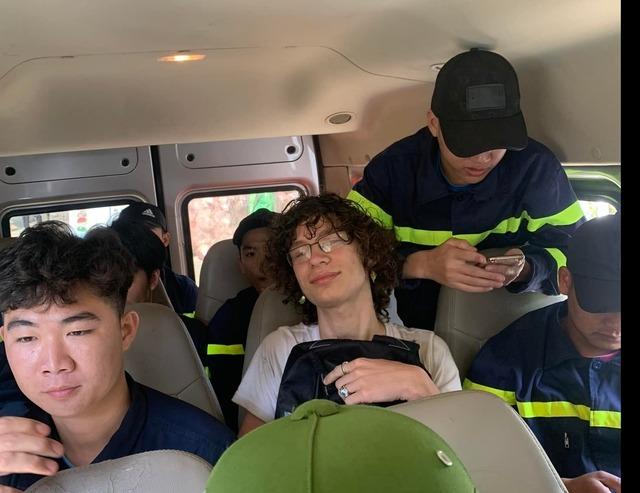 Huy động hơn 50 cán bộ chiến sĩ tìm kiếm du khách 18 tuổi, người Anh lạc trong rừng quốc gia-1