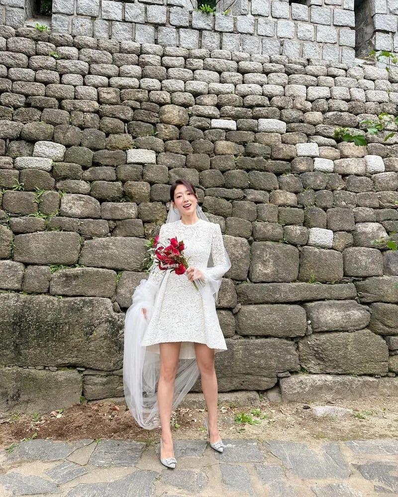 So kè những mẫu váy cưới của nữ chính phim Hàn đầu năm 2024-3