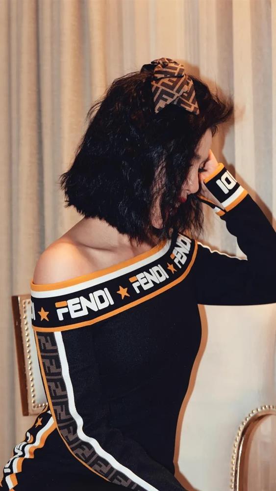 Diện cả cây Fendi, Lệ Quyên khoe body nuột nà ở tuổi 43-2