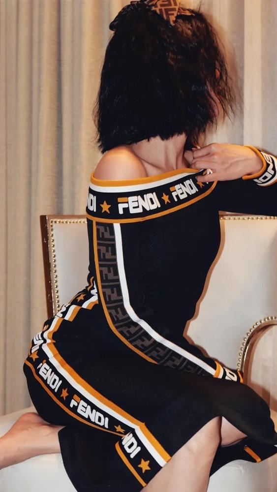 Diện cả cây Fendi, Lệ Quyên khoe body nuột nà ở tuổi 43-3