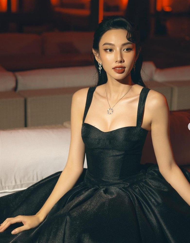 Clip 1 phút Thùy Tiên hóa quý cô cổ điển, lộ bí quyết để trông không già-6