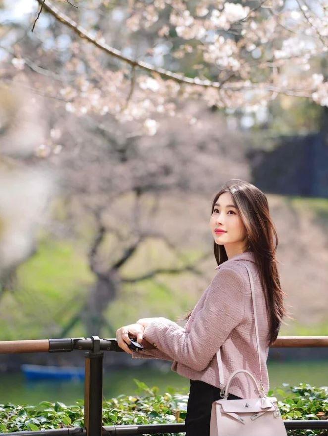 Mỹ nhân Việt sang Nhật ngắm hoa anh đào: Người như nữ sinh, người diện cây hiệu vài trăm triệu-2