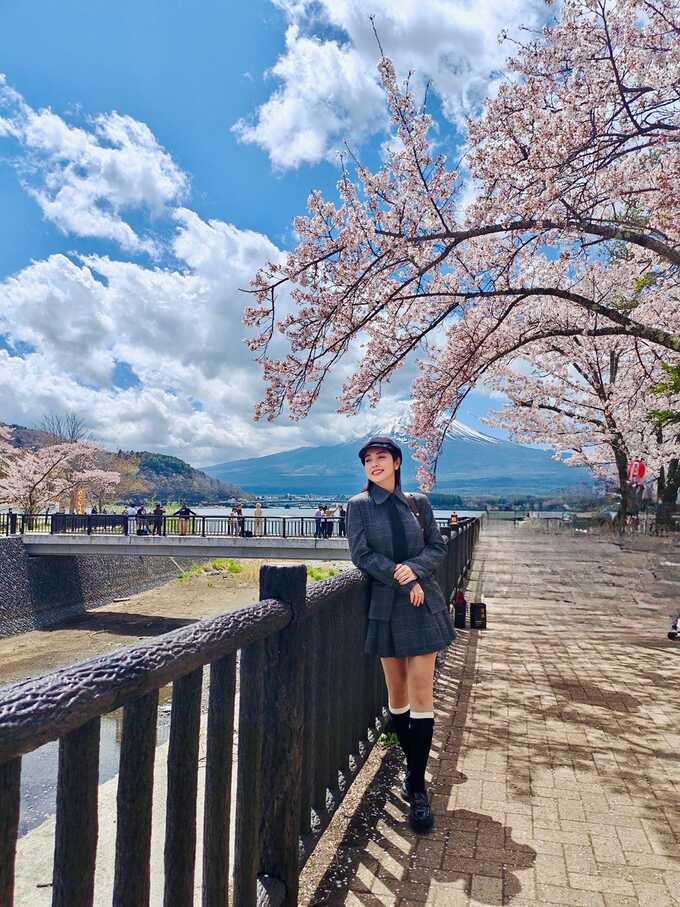 Mỹ nhân Việt sang Nhật ngắm hoa anh đào: Người như nữ sinh, người diện cây hiệu vài trăm triệu-5