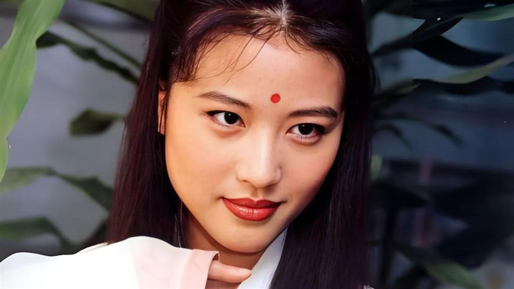 Bia mộ Châu Hải My khắc hình Chu Chỉ Nhược-2