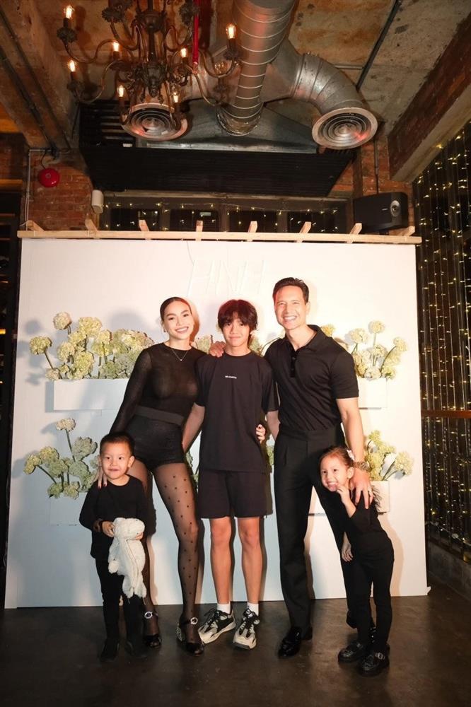 Con trai riêng Hồ Ngọc Hà và Kim Lý ngày càng thân thiết, vóc dáng trổ mã cao lớn giống bố dượng-3