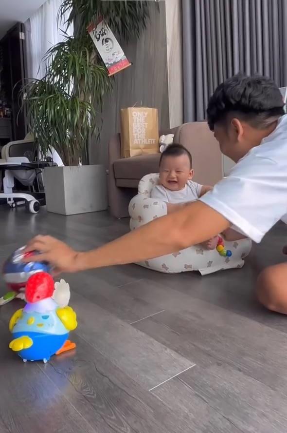 Ngắm căn nhà sang xịn đang được rao bán gấp của vợ chồng cầu thủ Thành Chung-12