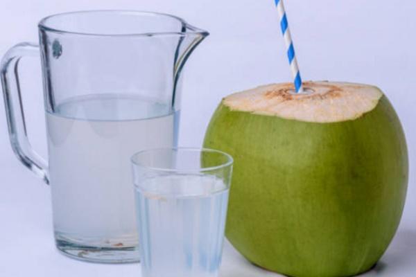Một ngày nên uống bao nhiêu nước dừa?-1