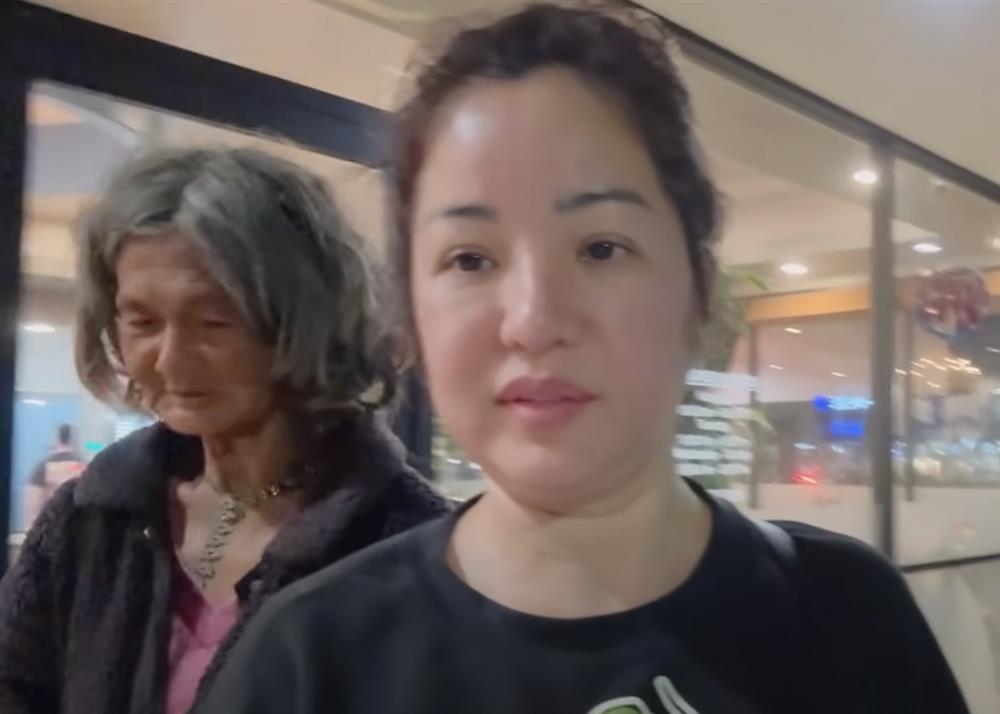 Gặp lại ca sĩ đình đám lang thang không nơi nương tựa, Thúy Nga băn khoăn: Có nên giúp đỡ nơi ăn chốn ở?-1