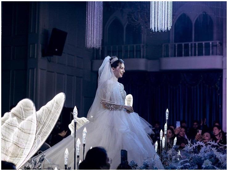 Chú rể may mắn: Cô dâu ngoại quốc đẹp như búp bê, chấp nhận hôn lễ không có cha mẹ-2