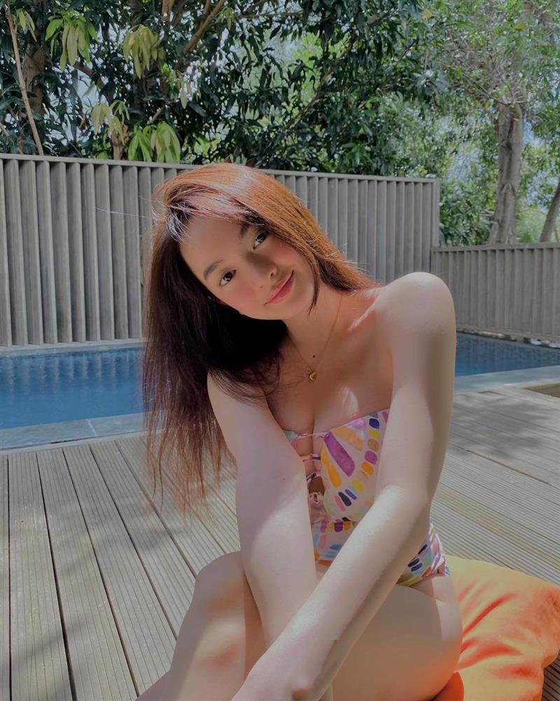Kaity Nguyễn diện đồ bơi đỏ rực khoe vẻ quyến rũ ở tuổi 25-7