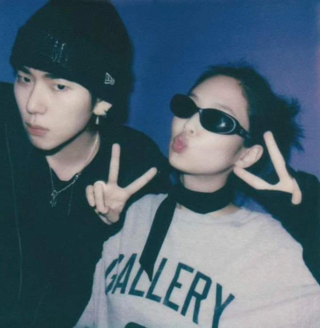 Jennie trong clip hậu trường thu âm cùng Zico: Khoe vocal, tích cực chỉnh sửa phần hát của mình-4