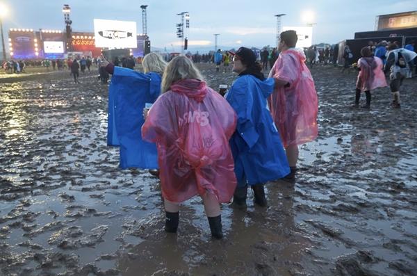 Khán giả đêm nhạc vỡ trận tại Hà Nội chỉ trích ban tổ chức-3