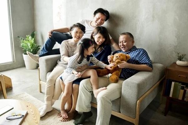 Chồng muốn tôi ngừng diễn cảnh gia đình hạnh phúc kẻo về già sẽ cô đơn, bất hạnh-1