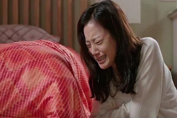 Cắn răng lấy chồng U50, đêm tân hôn tôi đỏ mặt khi cả bố mẹ chồng đều chạy sang đập cửa phòng-1