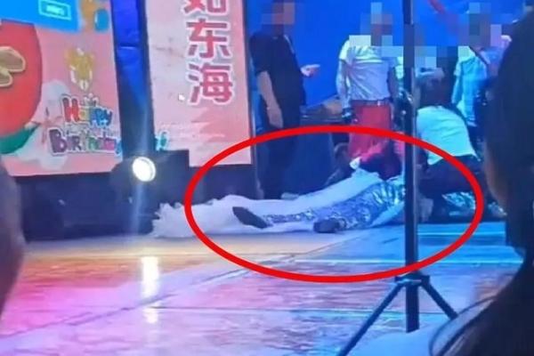 Nam ca sĩ qua đời tuổi 43 do đau tim-5