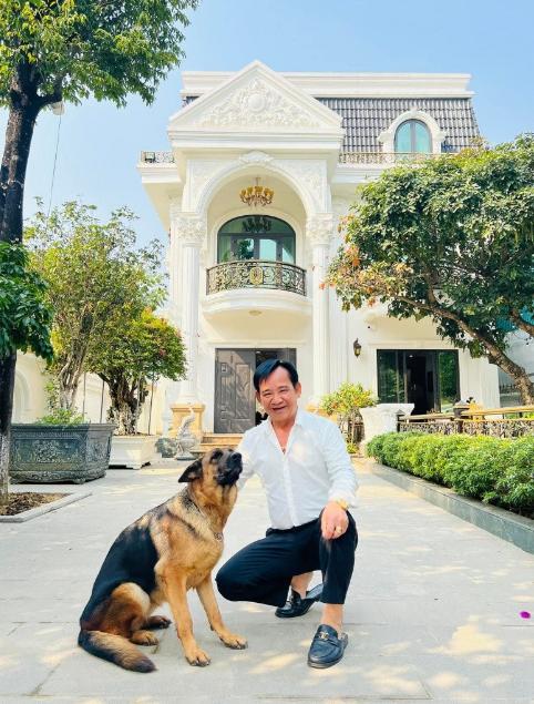 Đời tư ít ai biết NSƯT Quang Tèo: Cưới vợ 14 năm mới có con, chuyên đóng vai nghèo nhưng ngoài đời là đại gia đích thực-6