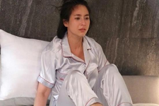 Đang nhễ nhại mồ hôi sửa ống nước cho khách, tôi 'giật điếng' vì người phụ nữ đi ra từ phòng ngủ