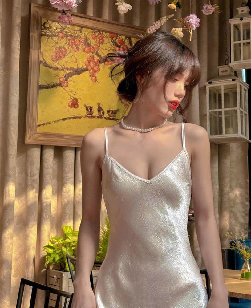 Cô nhân tình có gương mặt ngây thơ, ngoài đời mê mặc váy lụa-2