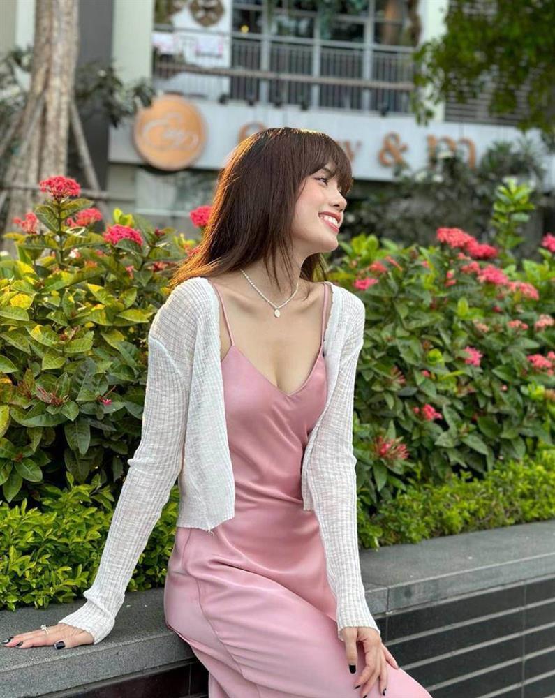 Cô nhân tình có gương mặt ngây thơ, ngoài đời mê mặc váy lụa-4