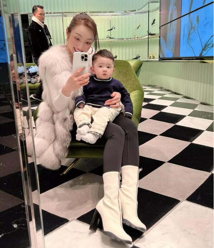 Cậu ấm sinh ra đã ngậm thìa vàng, nổi tiếng nhất nhì showbiz Việt-9