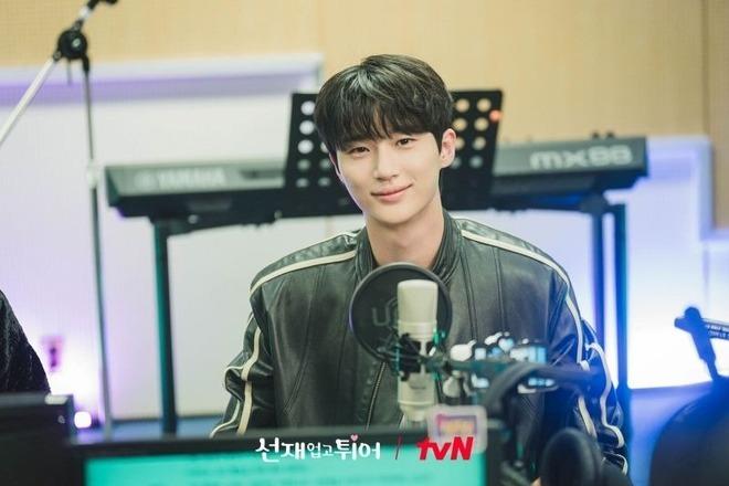 Cực hot: Nam thần Cõng Anh Mà Chạy đang ở Nha Trang, nhìn ảnh chụp vội mà soái hút hồn!-4