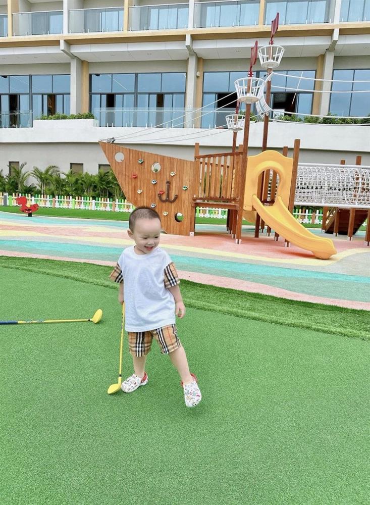 Bảo Thy nuôi dạy con phát triển tự nhiên, bé 2 tuổi cứng cáp và thông minh vẫn bị chê còi-9