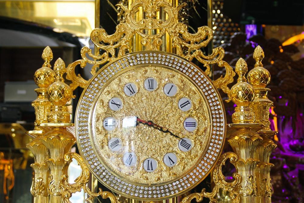 Ngày trăm người đến xem, chủ lâu đài dát vàng tiết lộ số tiền điện không ngờ-3