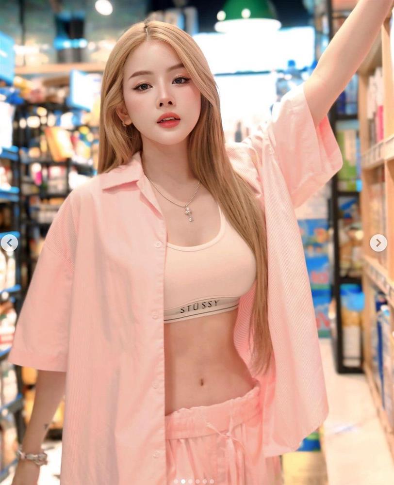 Dj Mie chăm diện đồ tôn vòng eo thắt nút khi đi trên phố-2