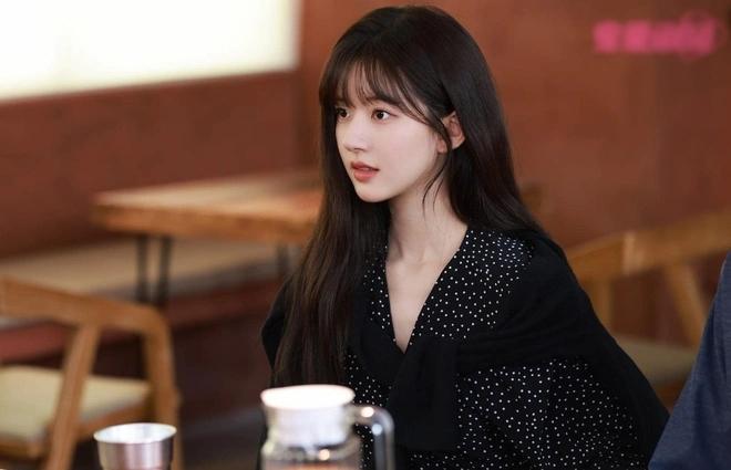 Hai kỳ phùng địch thủ Triệu Lộ Tư và Ngu Thư Hân bất ngờ chung khung hình, sự thật khiến dân tình bức xúc-4